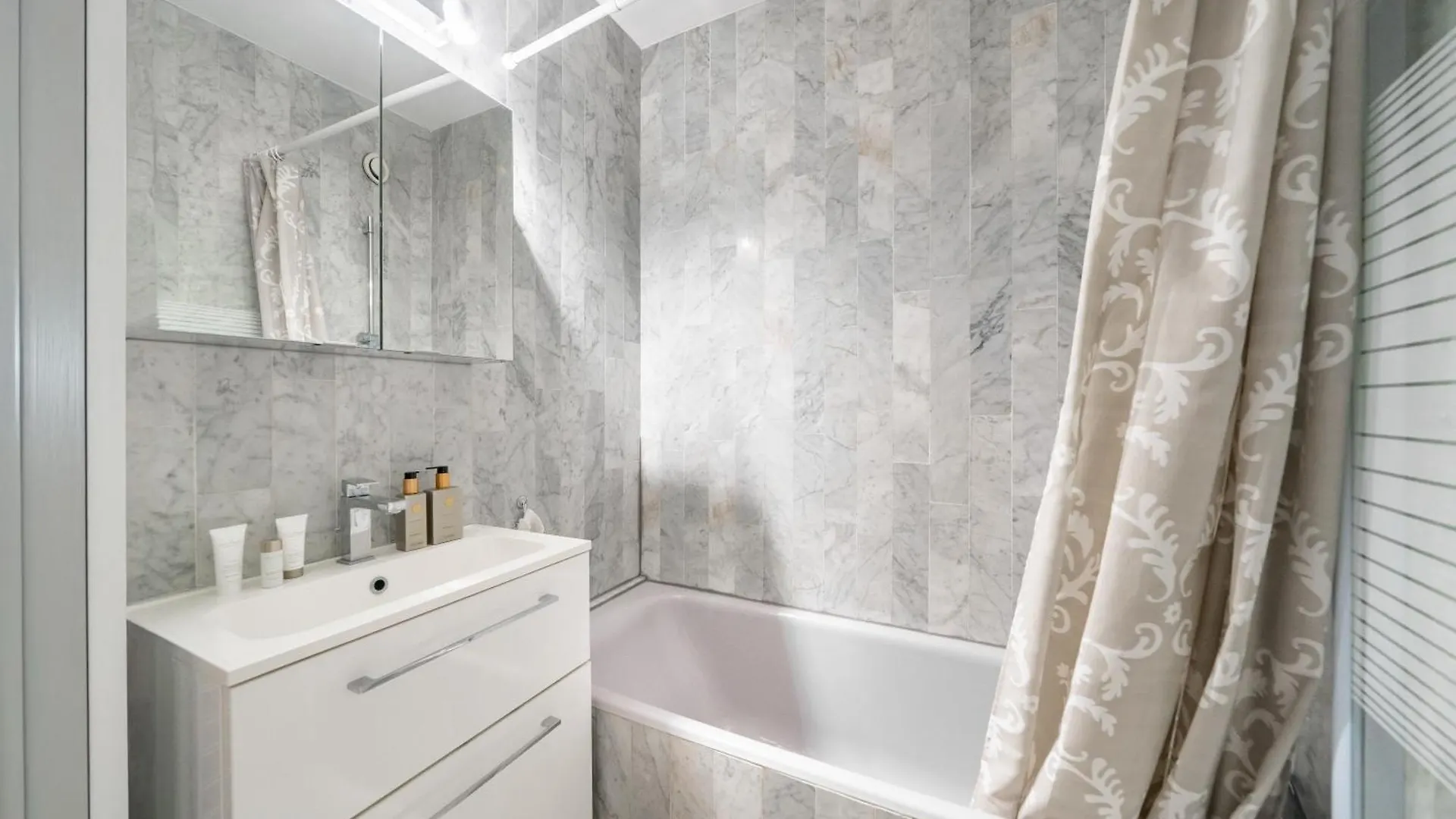 Apartament Studio Vue Mer Et Montagnes, Avec Piscine Antibes Francja