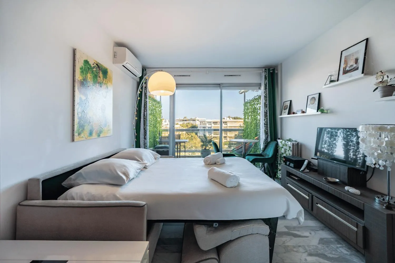 Apartment Studio Vue Mer Et Montagnes, Avec Piscine Antibes