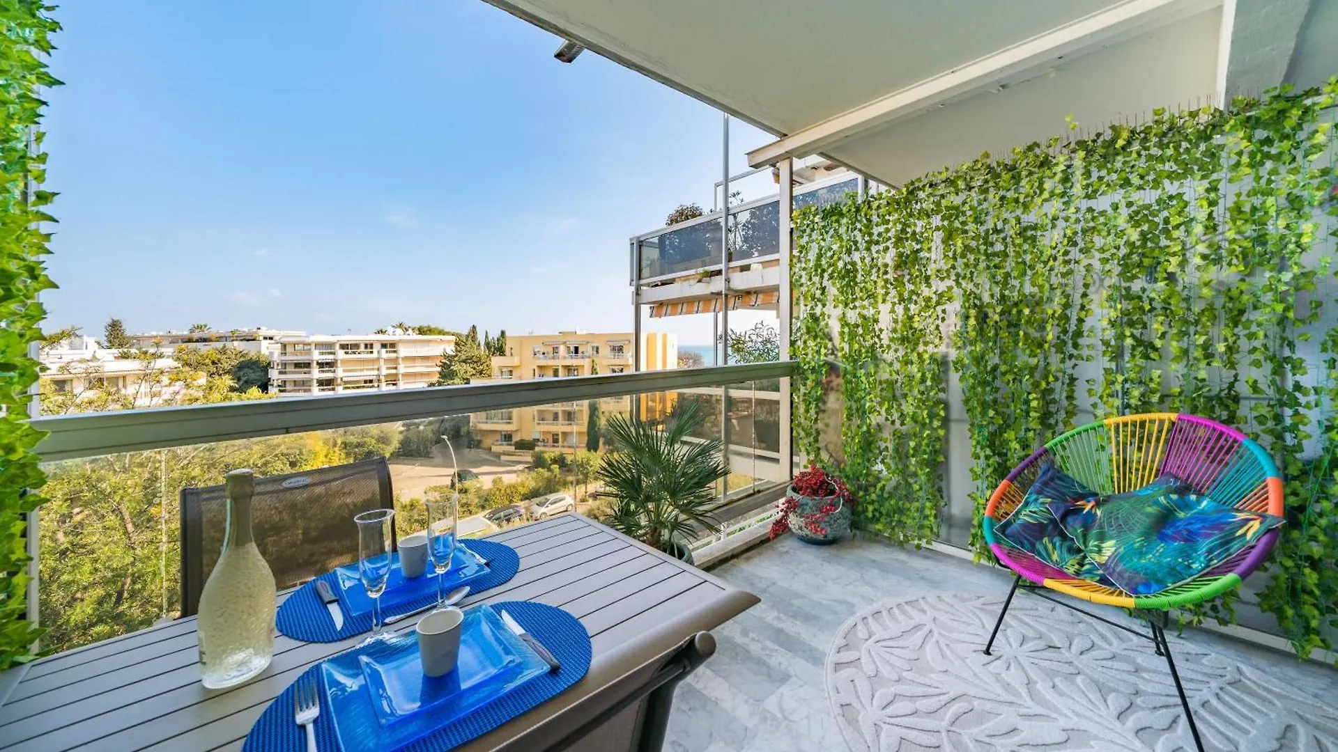 Studio Vue Mer Et Montagnes, Avec Piscine Antibes 0*,  France