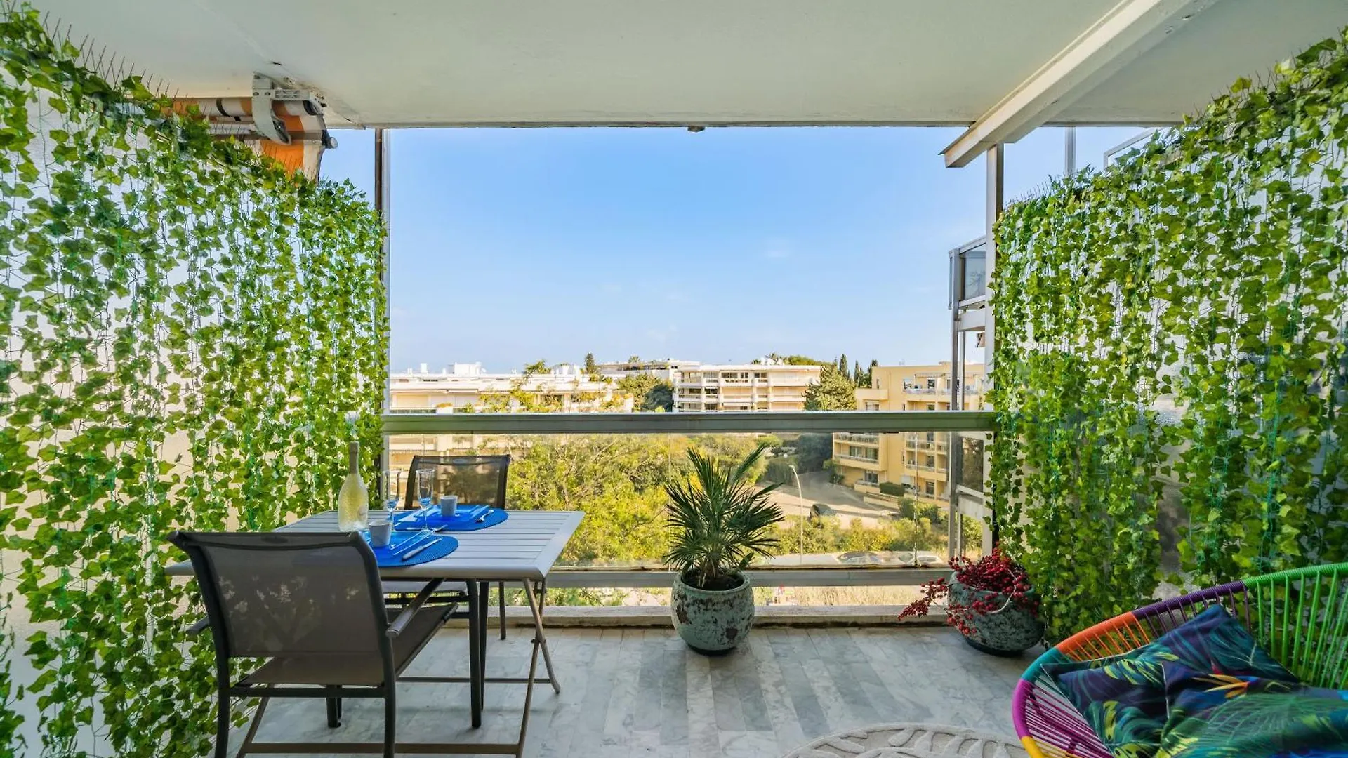 Apartment Studio Vue Mer Et Montagnes, Avec Piscine Antibes