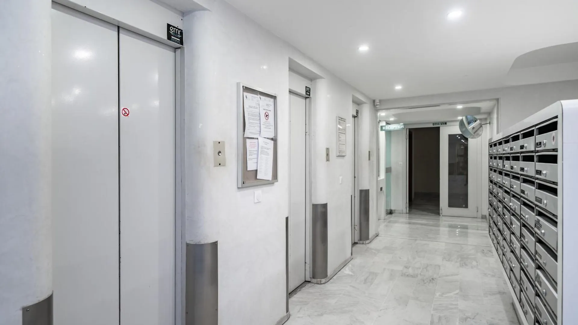 Apartment Studio Vue Mer Et Montagnes, Avec Piscine Antibes France