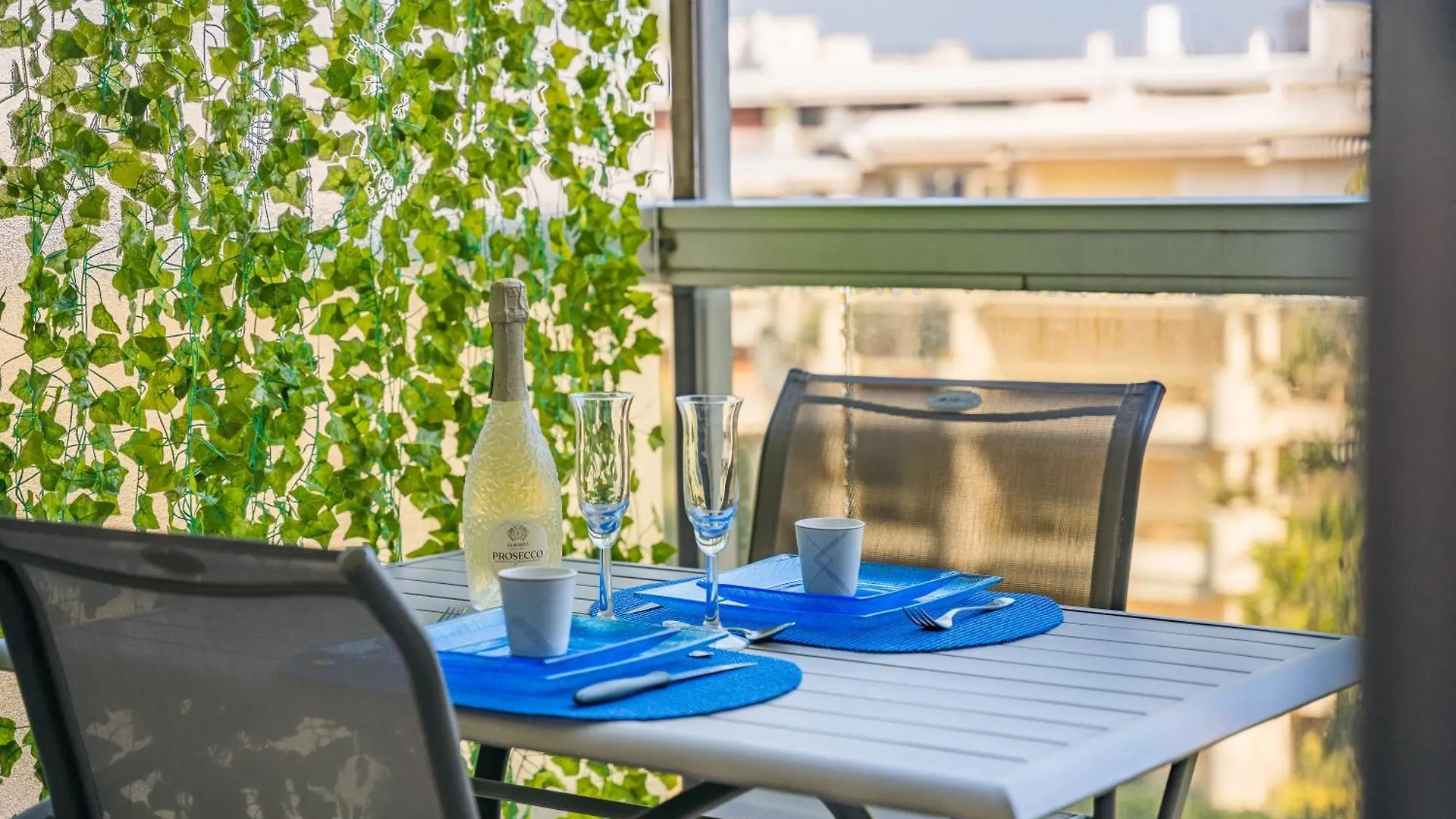 Studio Vue Mer Et Montagnes, Avec Piscine Antibes Apartment