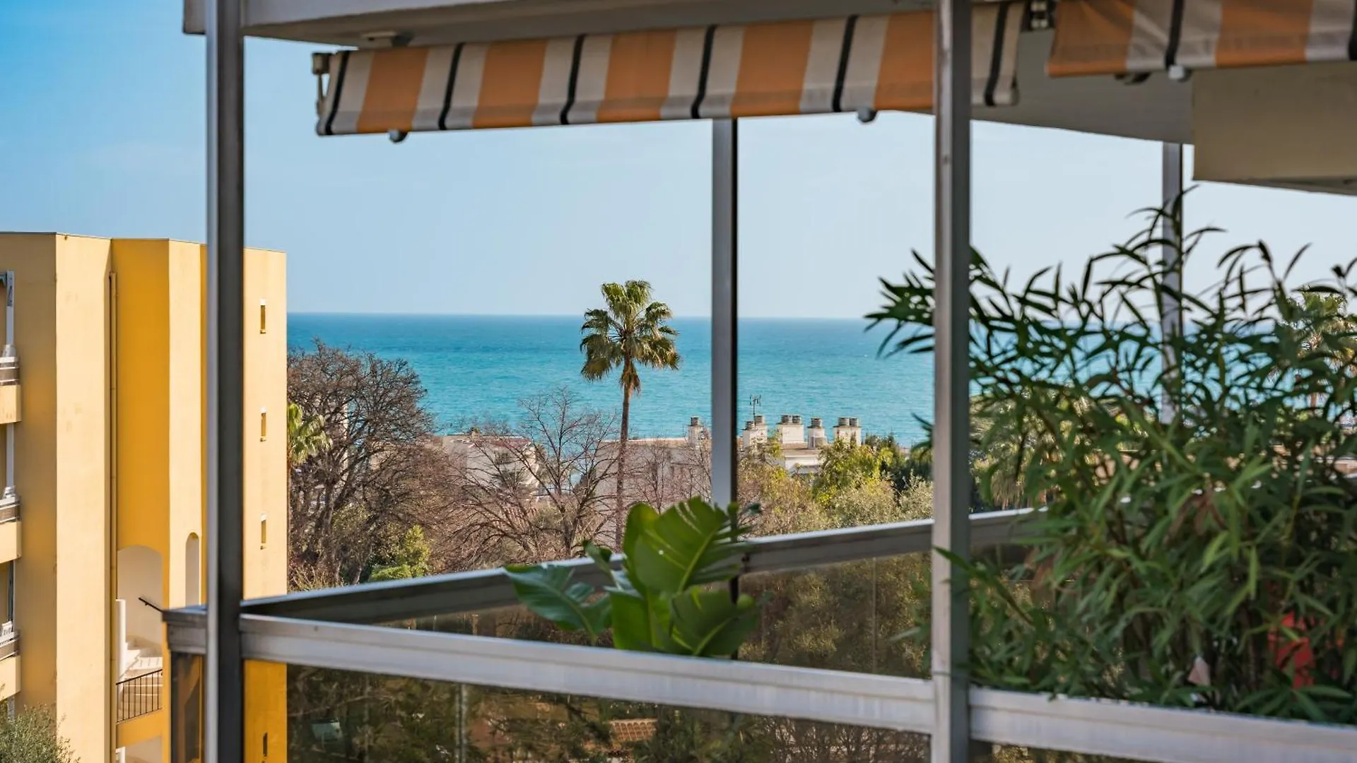 Studio Vue Mer Et Montagnes, Avec Piscine Antibes