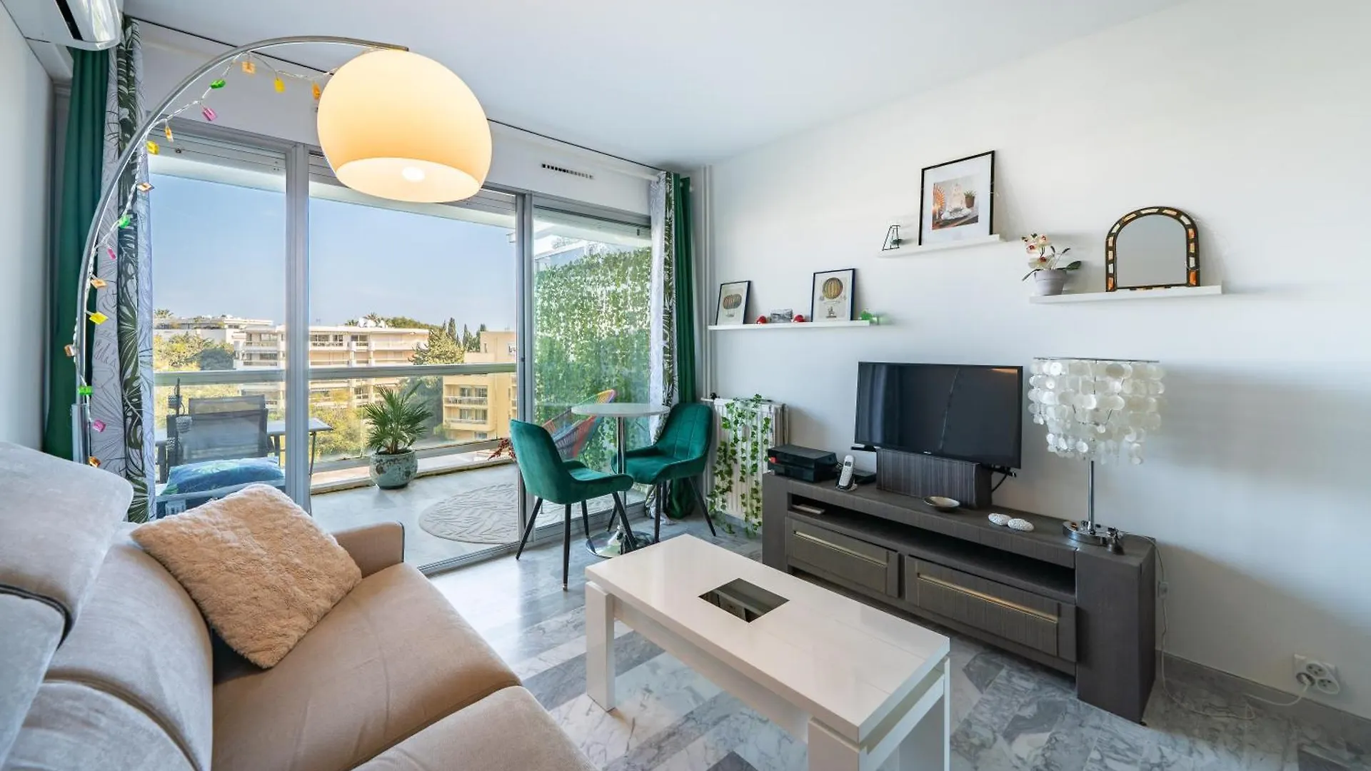 Studio Vue Mer Et Montagnes, Avec Piscine 昂蒂布